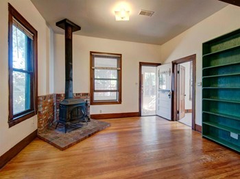 2510-A Pine St Interior