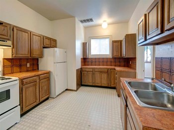 2510-A Pine St Kitchen