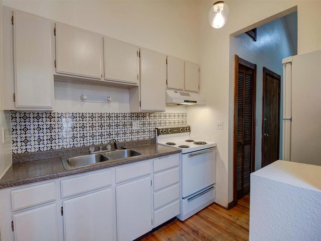 711-713 20th Street Kitchen