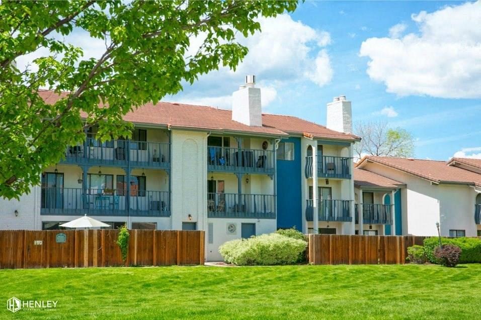 Exterior Henley and Remy Apartments