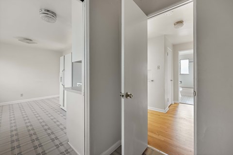 3655 S Delaware St 1-2 Beds Apartment for Rent - Photo Gallery 21