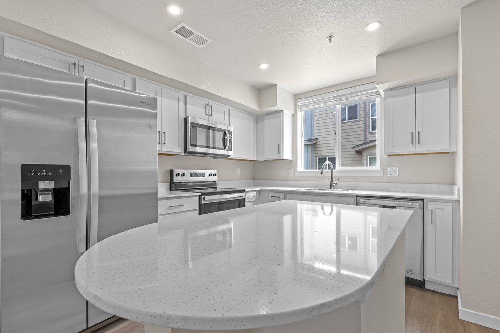 Fully Equipped Kitchen With Modern Appliances at The Townhomes at Pine Drive, Colorado
