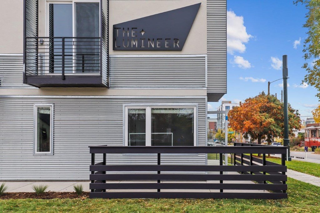 the building where the hotel is located