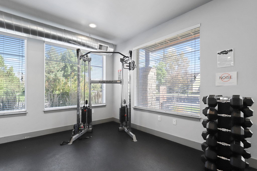 the gym at pendleton place apartments has weights and cardio equipment