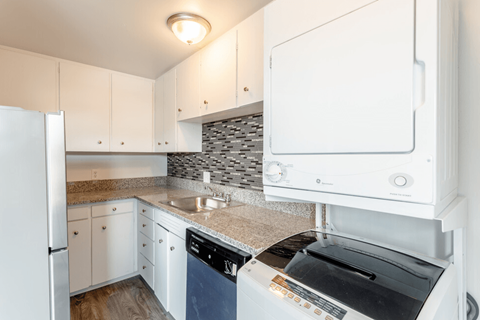 1515 7Th Ave Studio-2 Beds Apartment for Rent