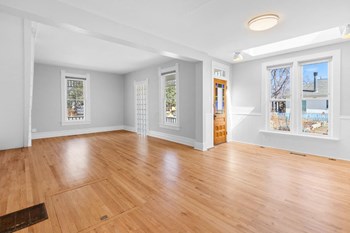 Living Area - Photo Gallery 4