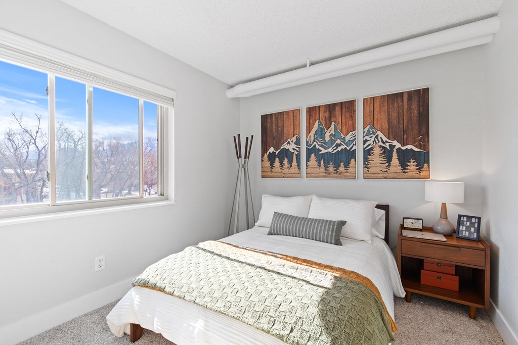 Mountainaire - Model Bedroom