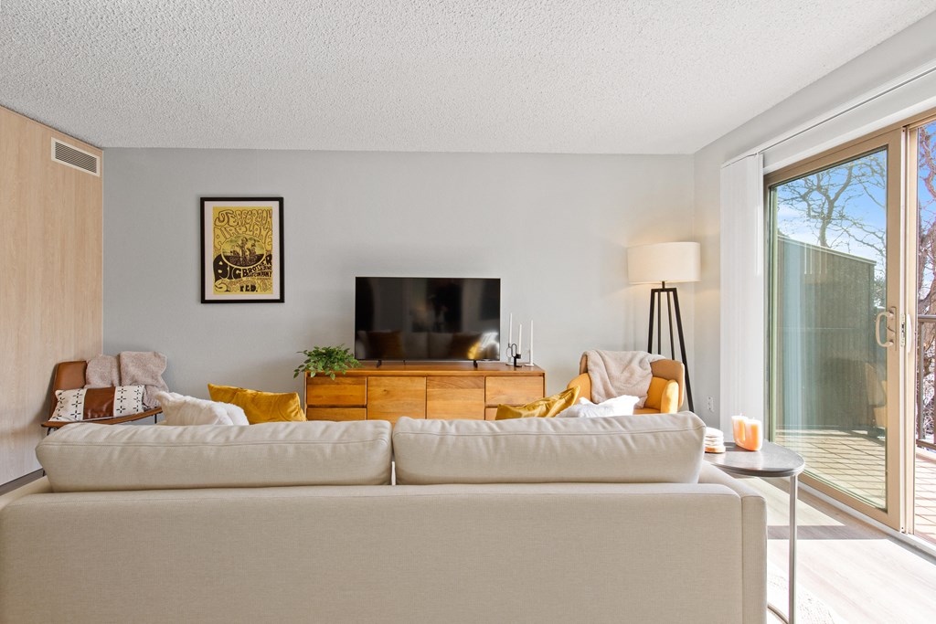 Mountainaire - Model Living Room