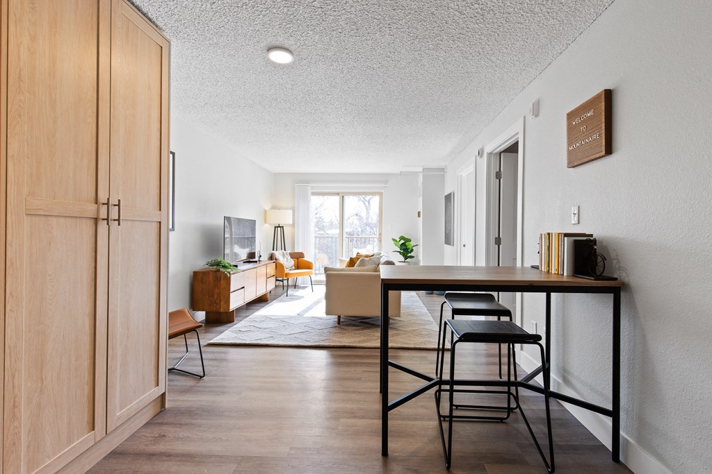 Mountainaire - Model Living Room