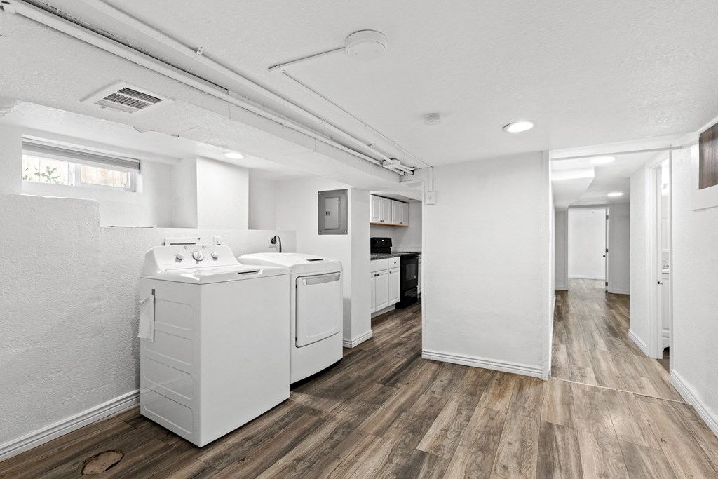 the preserve at ballantyne commons apartment laundry room and kitchen