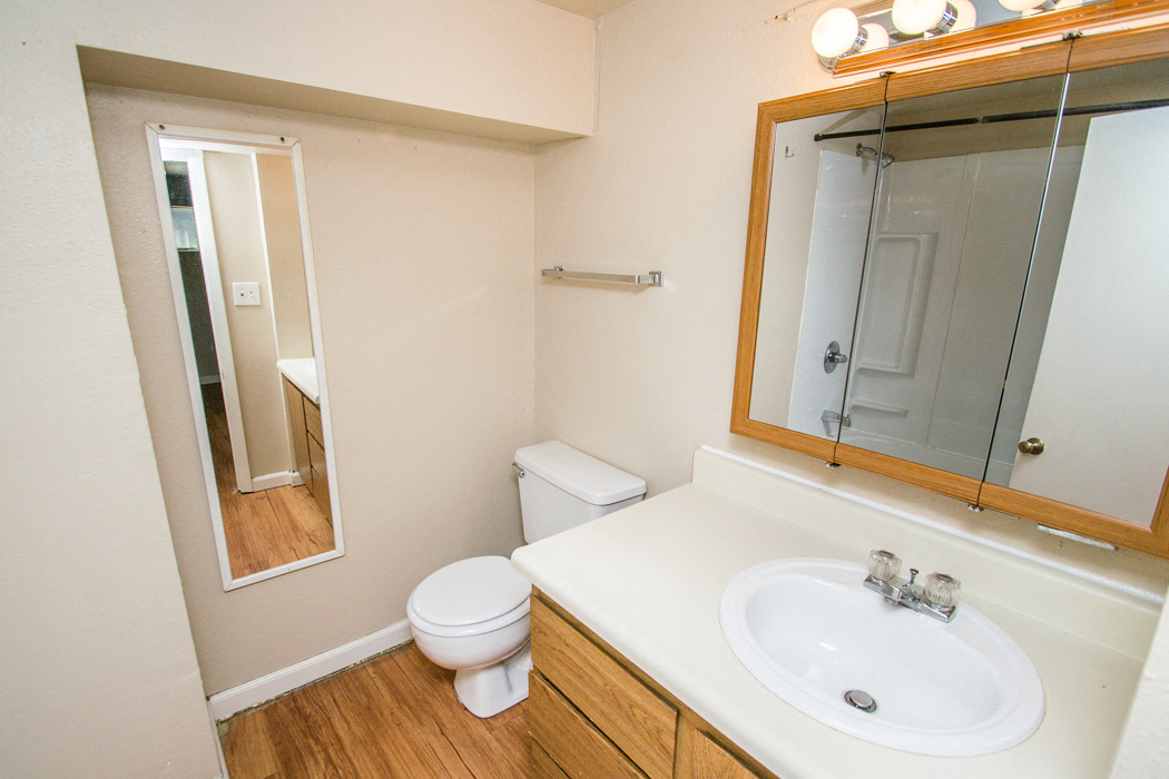 955 Pennsylvania Bathroom