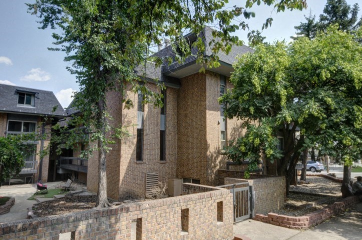 1065 University Exterior