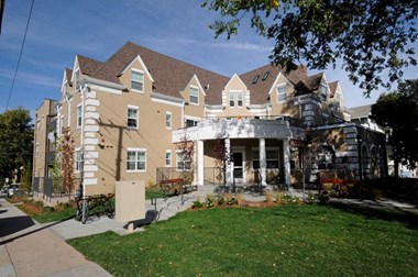 1101 University Ave. 2-5 Beds Apartment for Rent - Photo Gallery 1