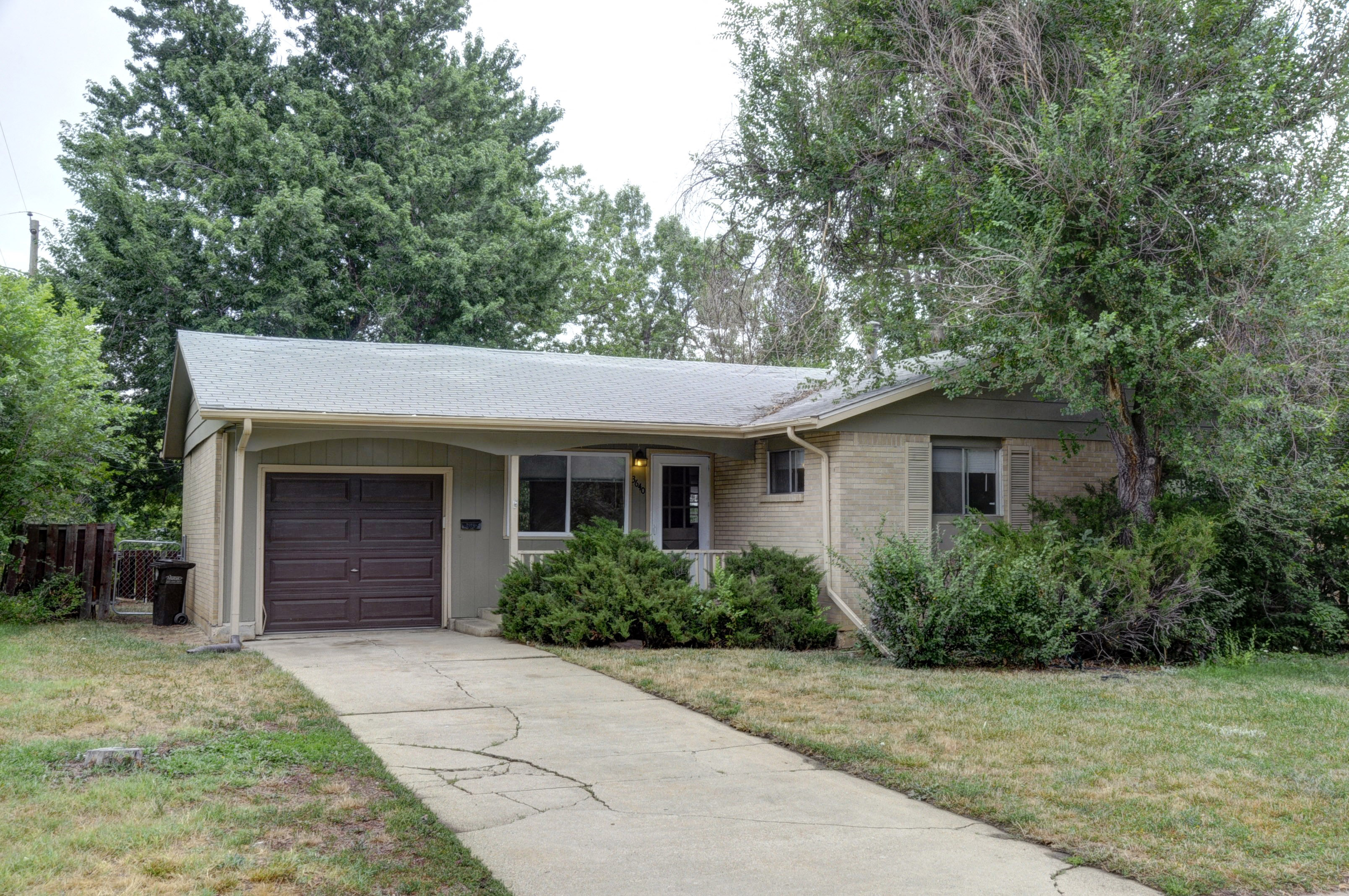 A house with a garage and a driveway.
