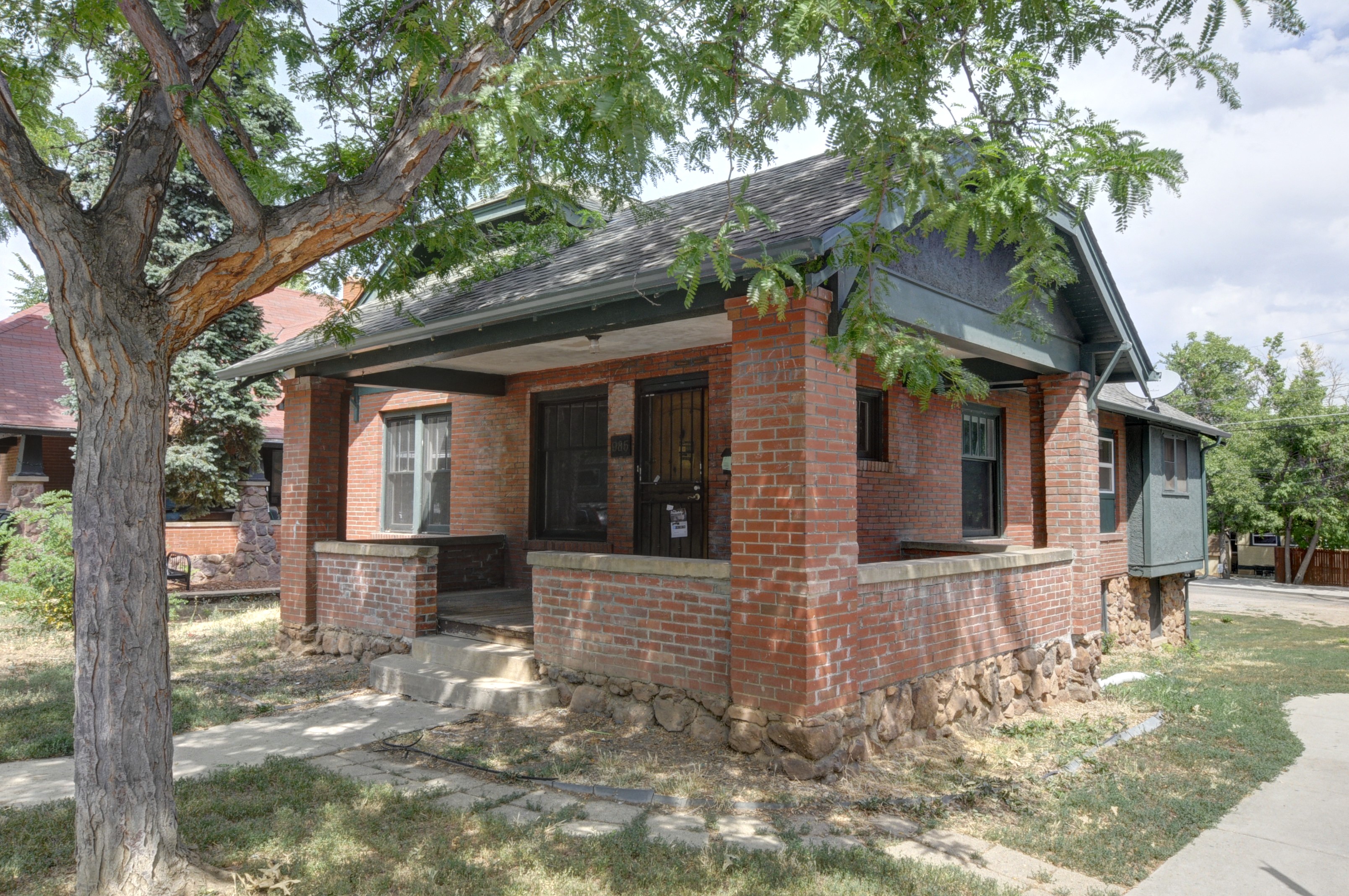 985 Pleasant Exterior