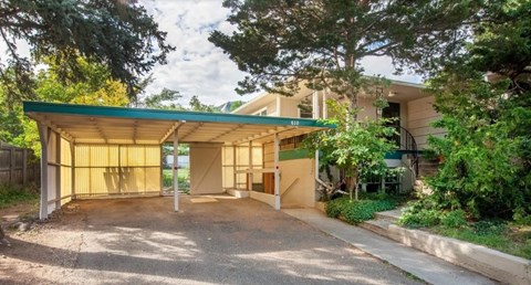 610 University Ave 3-4 Beds Apartment for Rent
