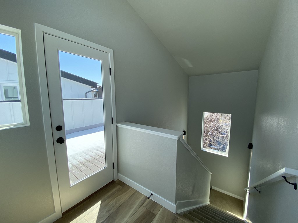 3531-3539 Stairwell and Balcony