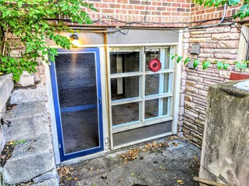 Entrance to 1903 Pine B - Photo Gallery 15
