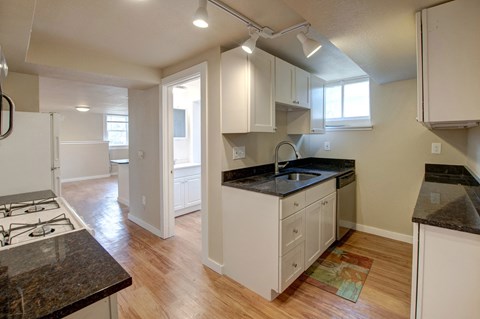 985 Pleasant Kitchen