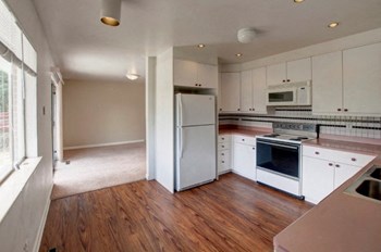 Kitchen Kitchen 510 S 44th Street Boulder CU Student - Photo Gallery 5