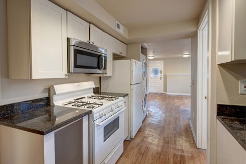 985 Pleasant Kitchen