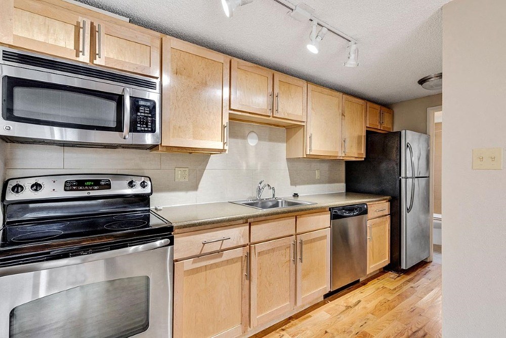 Lincoln Park Apartments Kitchen