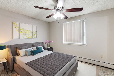 Lincoln Park Apartments Bedroom