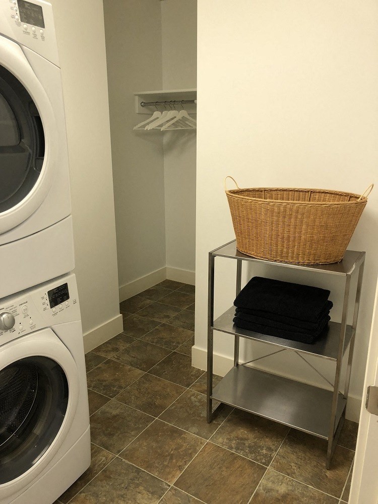 In unit washer and dryer!