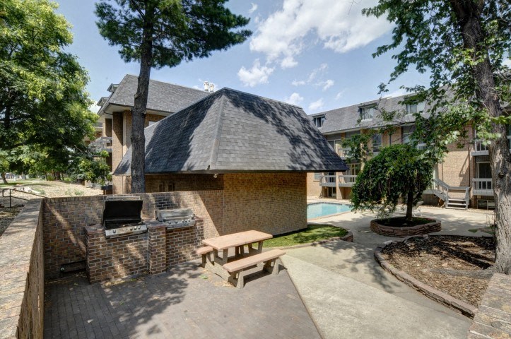 1065 University Pool