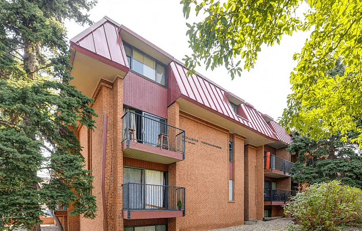 A red brick building with a balcony and a balcony railing.