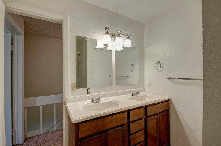 1065 University #219 Bathroom