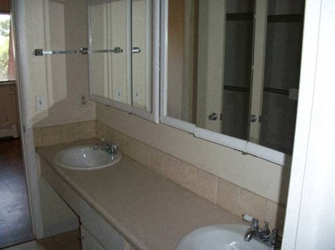 A bathroom with a sink and mirror.