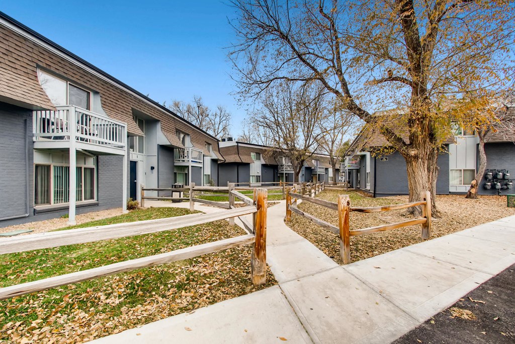 Community Courtyard 26 Emery Way