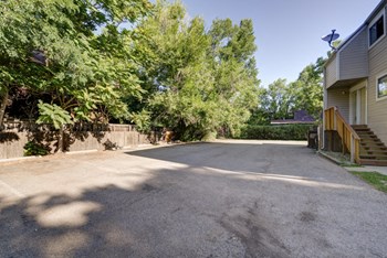 1631 19th Street (#1-7) Parking area 1631 19th Street (#1-7) Parking area - Photo Gallery 3