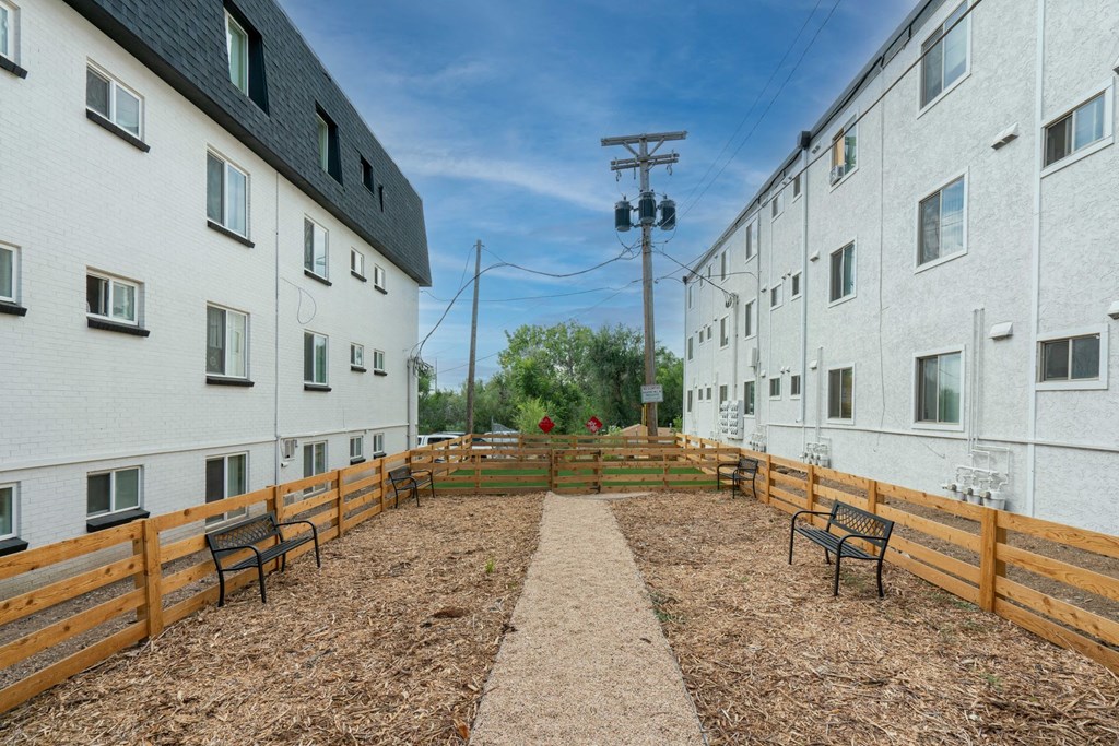the courtyard at the crossings for rent