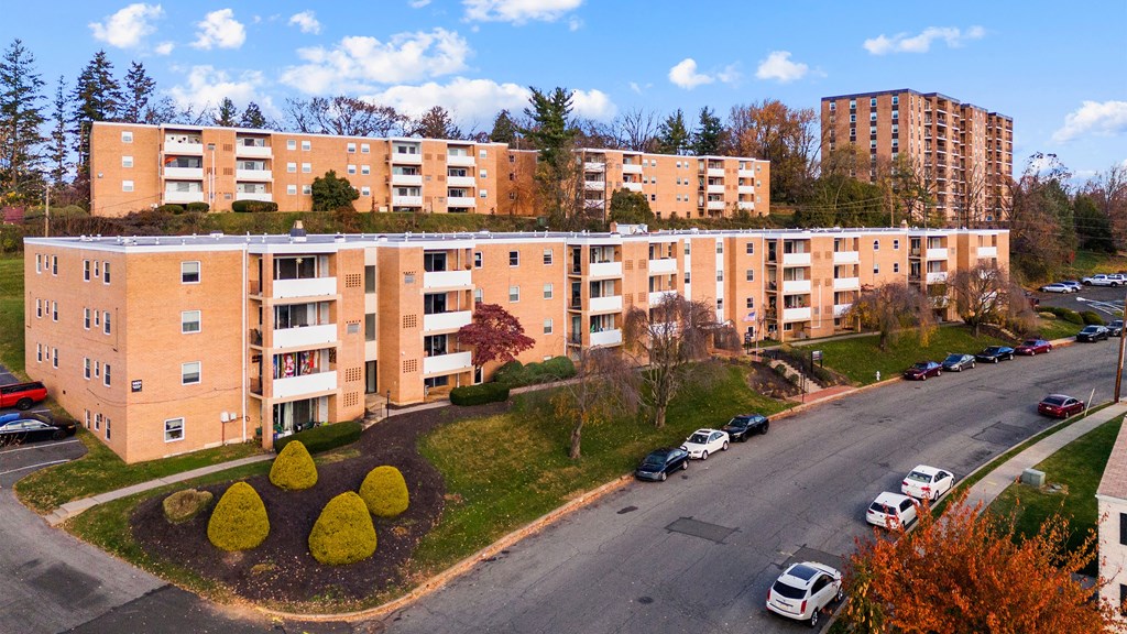 an aerial view of an apartment complex with cars parked in front of it