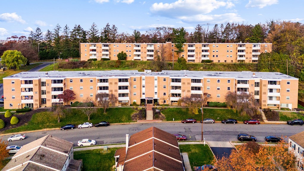 a view of an apartment building from above with a parking lot