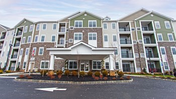 1500 Hyde Boulevard 1-2 Beds Apartment for Rent - Photo Gallery 3