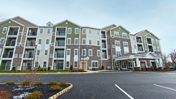1500 Hyde Boulevard 1-2 Beds Apartment for Rent - Photo Gallery 4