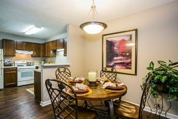 Belmont Crossing Apartments - Photo Gallery 5