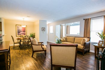 Belmont Crossing Apartments - Photo Gallery 2