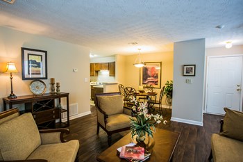 Belmont Crossing Apartments - Photo Gallery 4