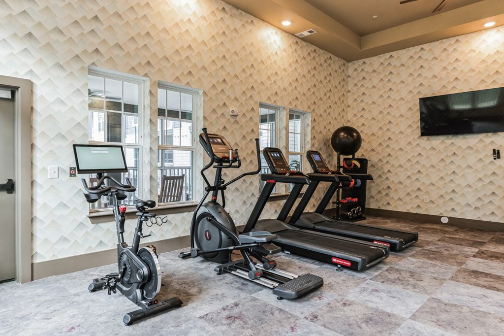 the gym at the preserve at polk apartments