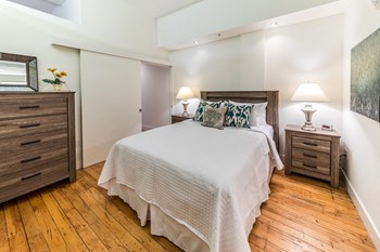 181 E. 6th Street 1-2 Beds Apartment for Rent - Photo Gallery 5