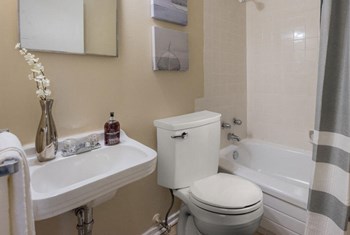 396 Princess Margret Blvd 3-4 Beds Apartment, Townhouse for Rent - Photo Gallery 6