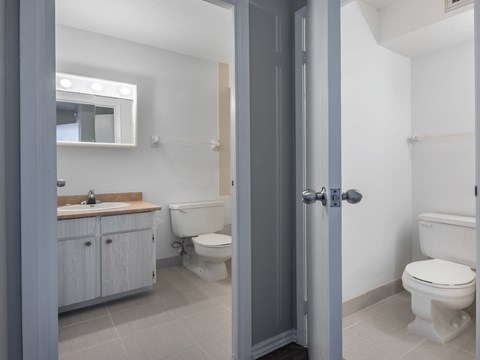 A bathroom with a toilet, sink, and bathtub.