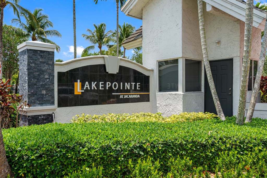 Lakepointe At Jacaranda