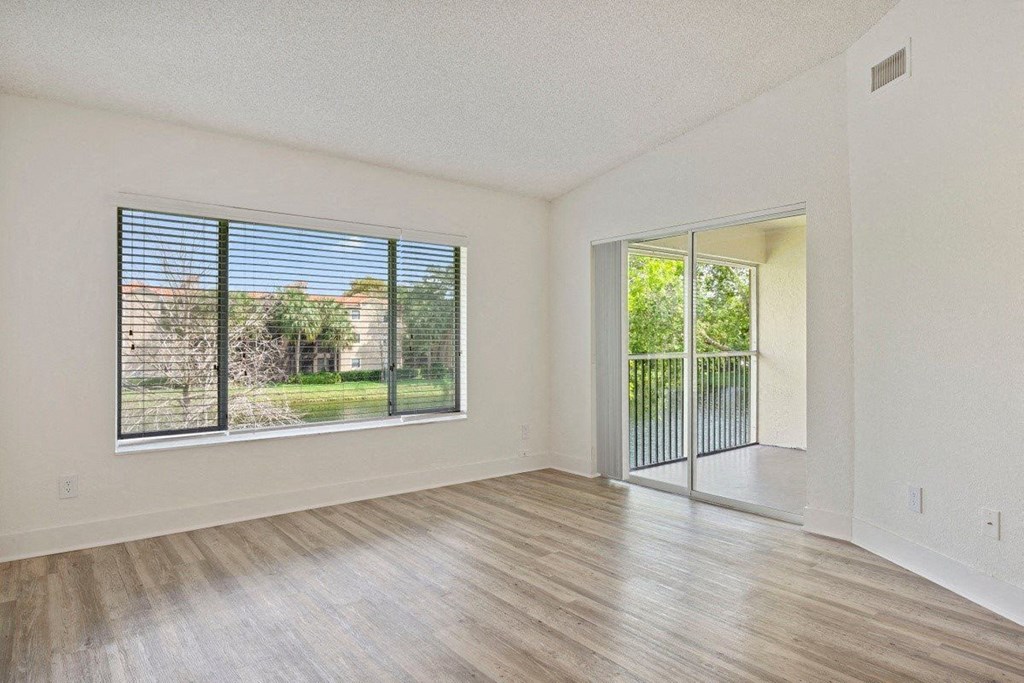 Lakepointe At Jacaranda