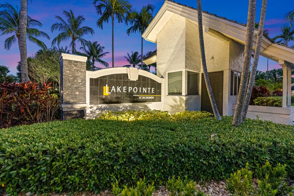 Lakepointe At Jacaranda