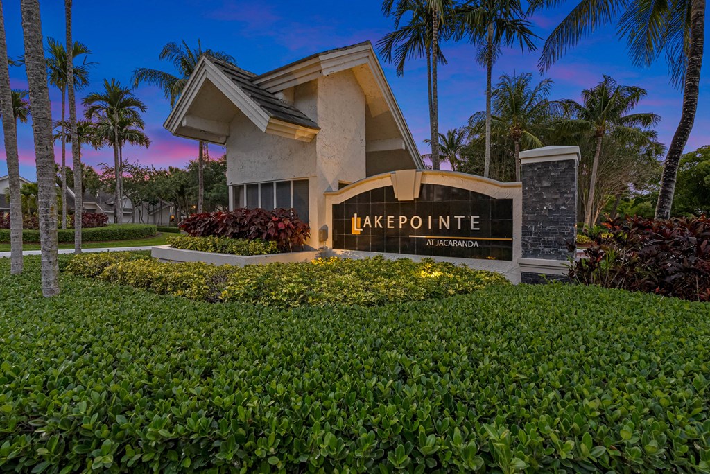 Lakepointe At Jacaranda
